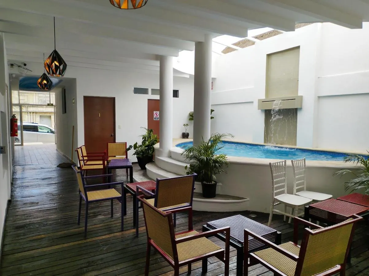 Pensión Lezzoto 2.5 Beach Playa del Carmen México